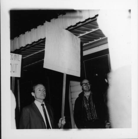 Don_Slater_at_Barneys_Beanery_protest