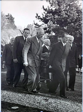 Pall bearers at Theodore Dreiser’s funeral were led by Charlie Chaplin, front and center. (Photo courtesy of Southern California Architectural History) 