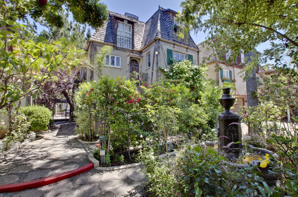 A view of The Charlie’s lushly landscaped courtyard. (Photo credit: Yelp.com)