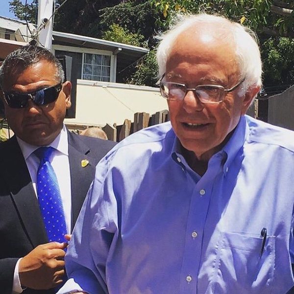 A photo tweeted by #BeachNation of Bernie Sanders in front of the restaurant today.