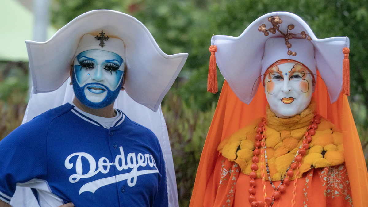  Dodgers make up with drag nuns - West Hollywood